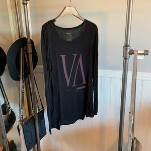 XS black RVCA long sleeve with side split